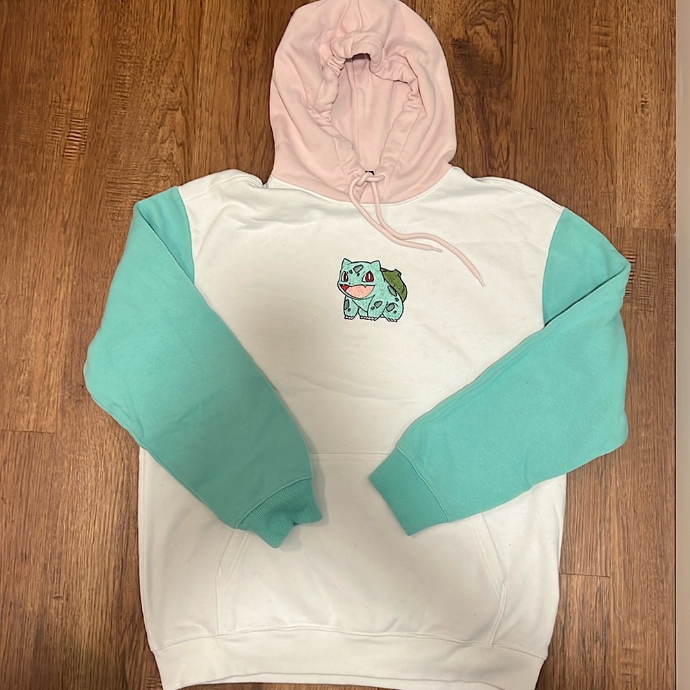 H&M bulbasaur Pokemon Men’s Hoodie size M